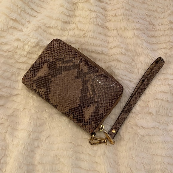 michael kors wristlet (snakeskin) - Picture 2 of 4